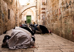 La preghiera del Venerdì. Quando gli israeliani non fanno entrare alla moschea di al-Aqsa