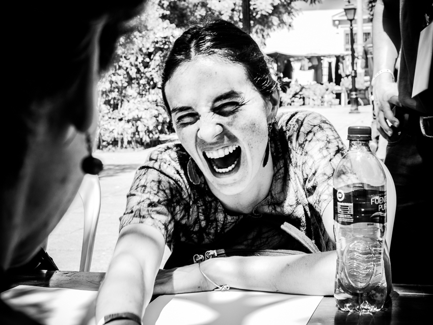 Jimenna feliz de su poema