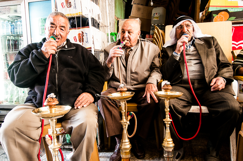 Gerusalemme, il narghilè del venerdì