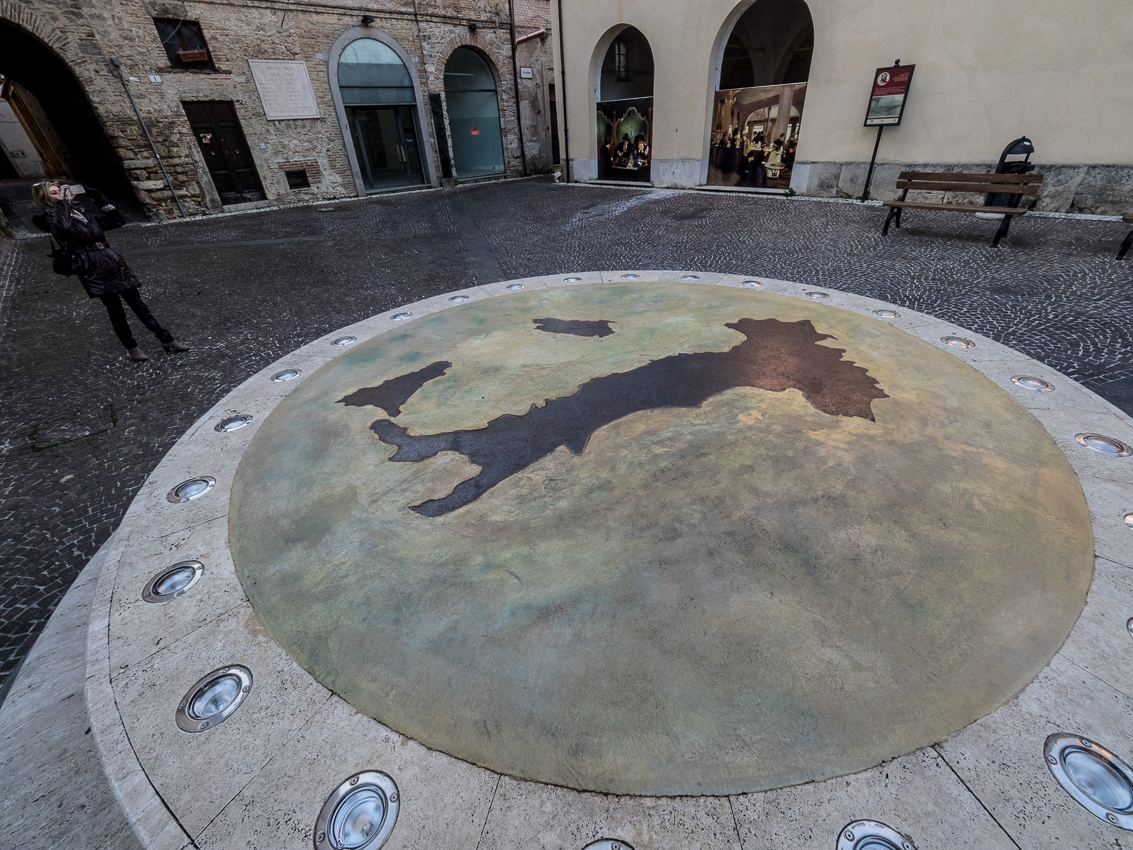 Il centro d'Italia, piazza san Rufo