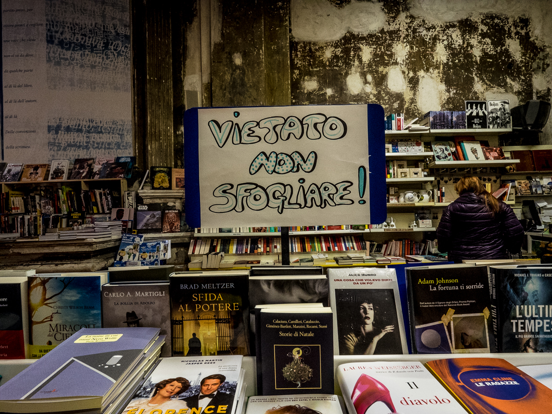 Vietato non sfogliare